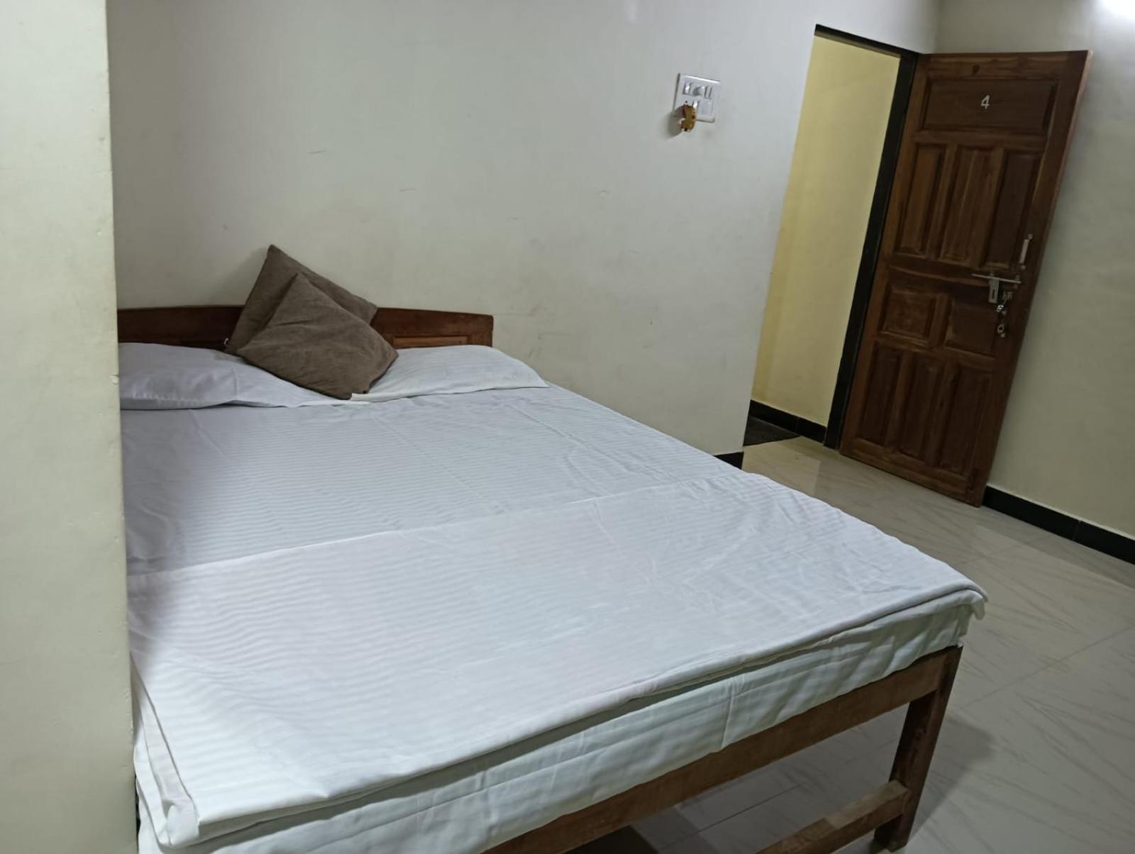 Gokul Cottage & Villa Revadanda Ngoại thất bức ảnh